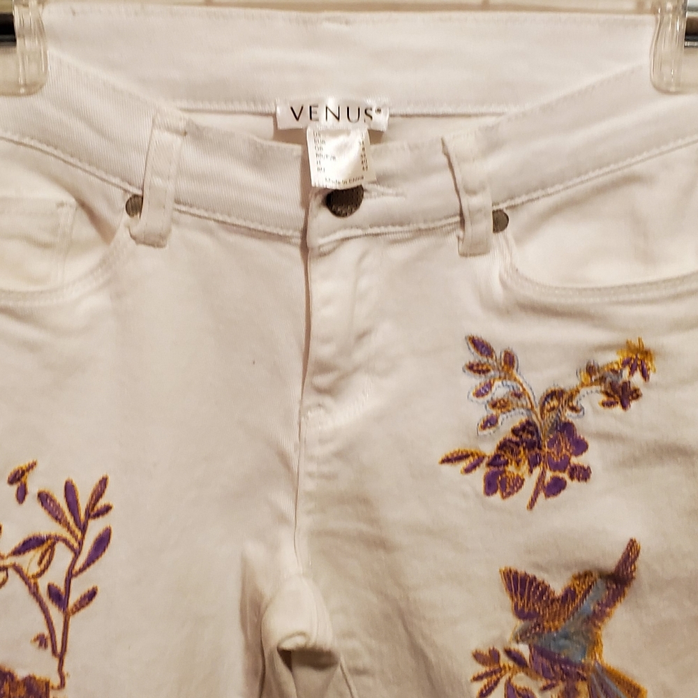 Venus White jean, with embroidery on it.  Size 2, beautiful. - Picture 7 of 10